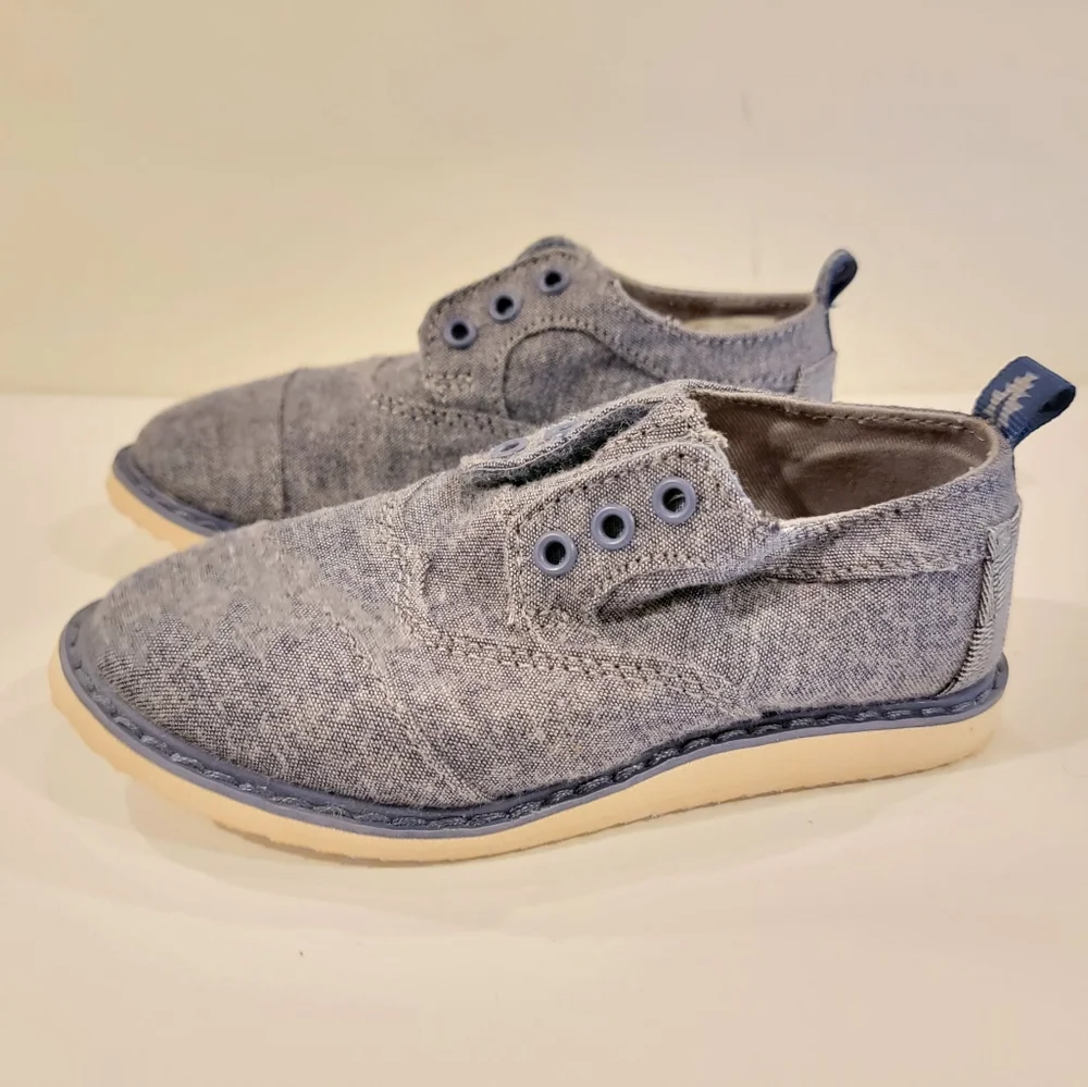Tom's boys chambray wingtip oxford slip on dress up shoes canvas size 9